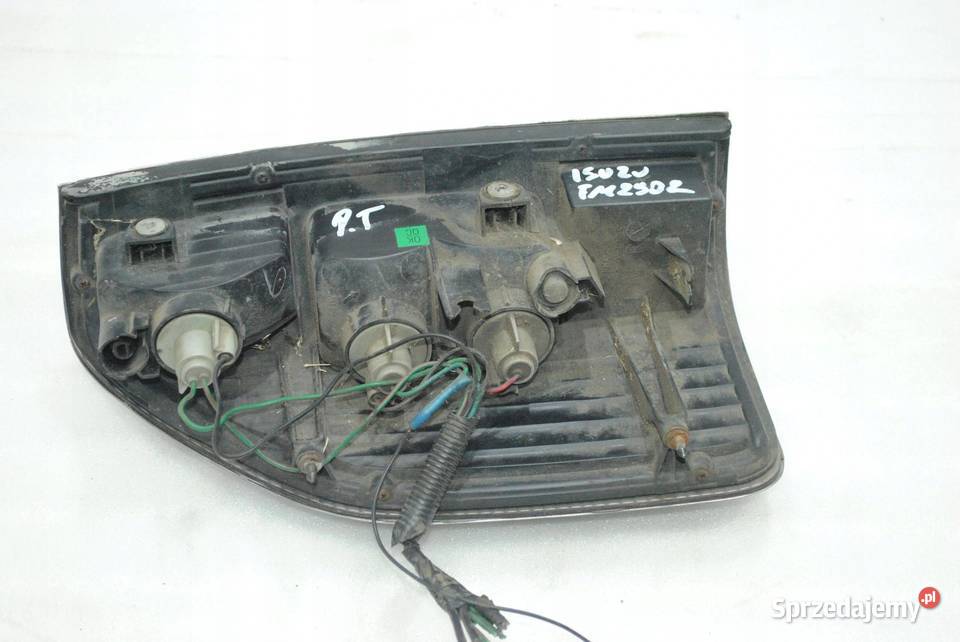 LAMPA TYŁ PRAWA OBUDOWA ISUZU D 06R