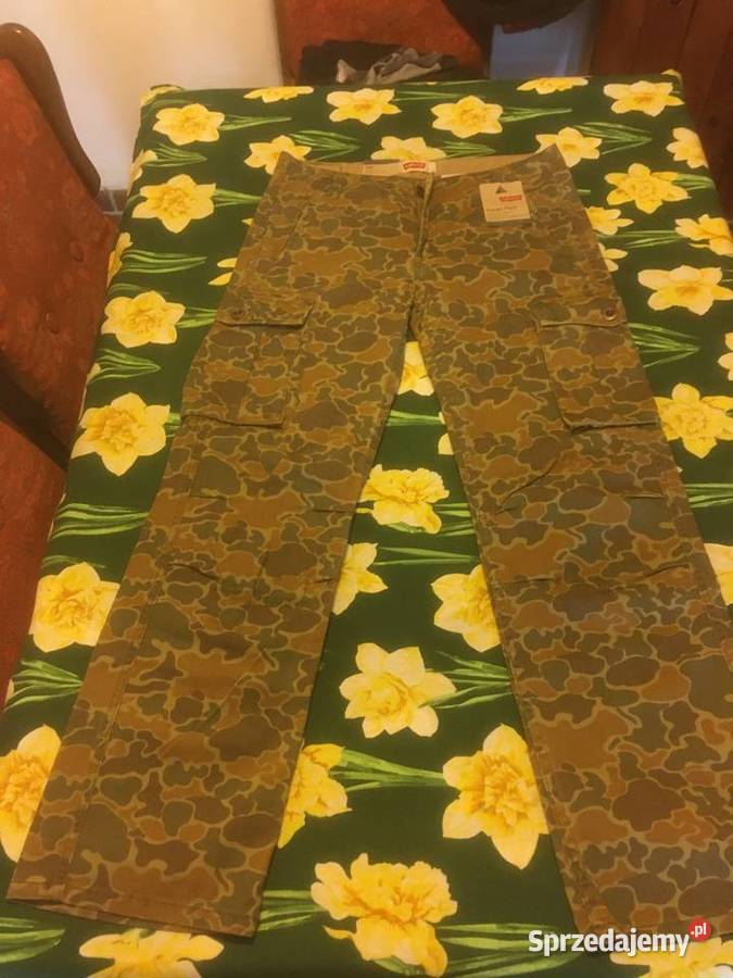 Levis spodnie bojówki moro Zielonka