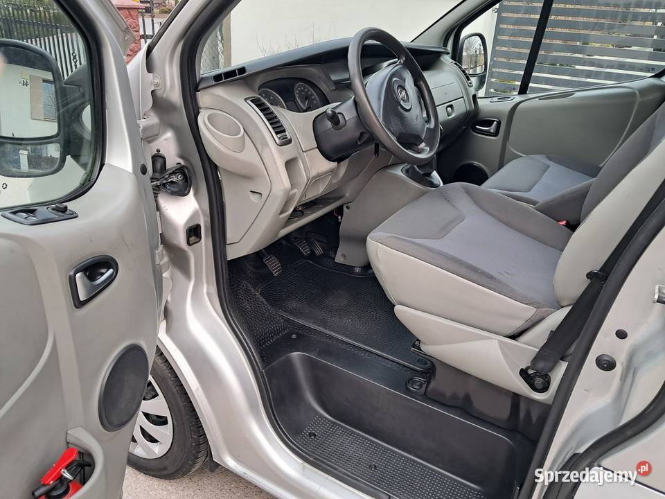 Opel vivaro 20 CDTi Klimatyzacja LONG 9osób stan Końskie