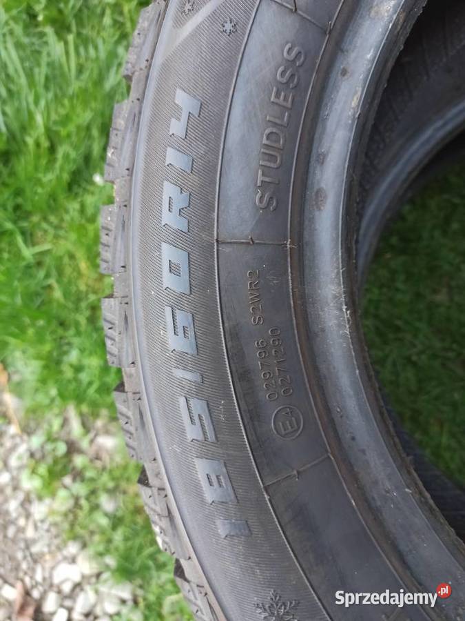 Opony zimowe WINDFORCE 18560 R14 mało używane Trepcza