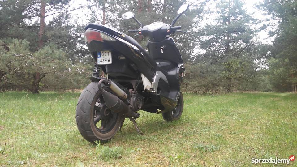 Skuter Faspider F8 dwa czarne kaski opolskie