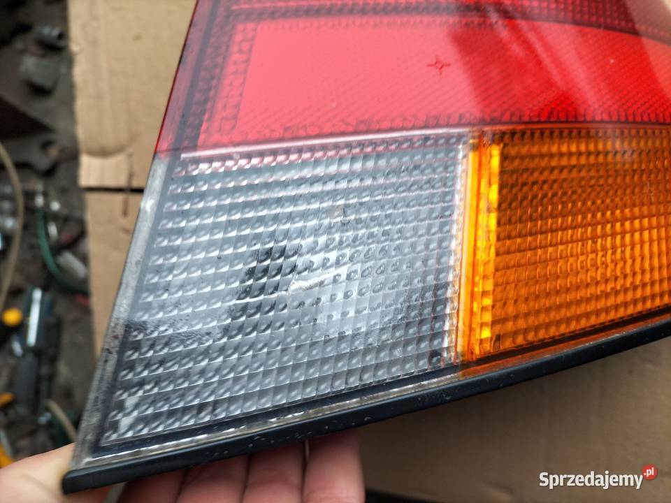LAMPA TYŁ TYLNA PRAWA MITSUBISHI CARISMA Kamień-Kolonia