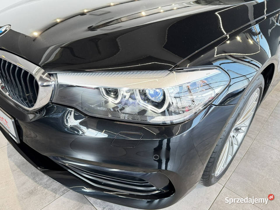 BMW 530 i Touring Sportline 252 automat xdrive benzyna