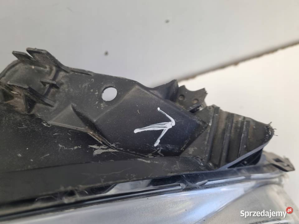 LAMPA PRAWA Peugeot 508 prawy przód przednia osobowe Chełm