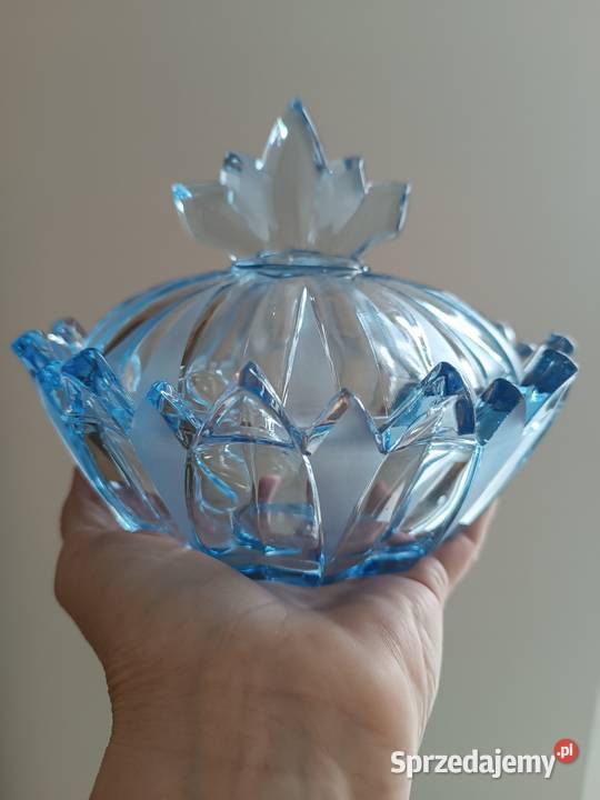 Szklana błękitna bombonierka Porcelana i szkło Gorlice