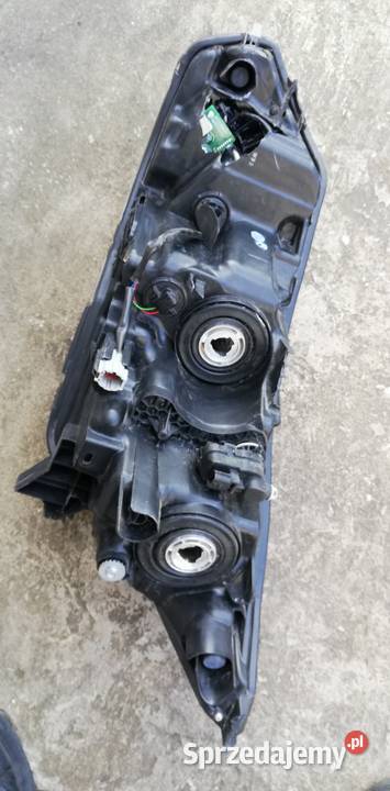 Nissan Qashqai II 2 J11 2017 Lampa prawa osobowe Poświętne