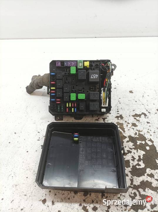 SKRZYNKA BEZPIECZNIKÓW 20 D 140 Mitsubishi osobowe Układ elektryczny, zapłon świętokrzyskie