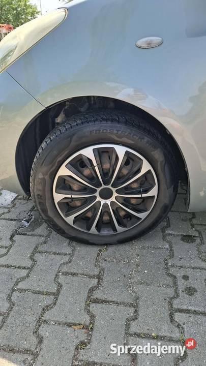 Toyota yaris Mała Nieszawka