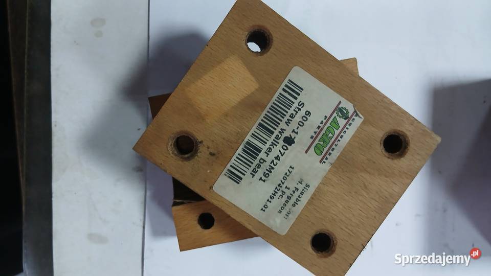 Panewka drewniana Massey Ferguson 1720742M91