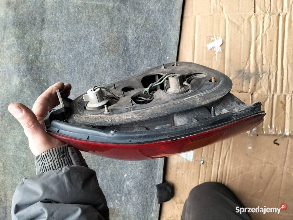 HONDA CIVIC 6 3D LAMPA TYŁ TYLNA PRAWA Lampy tylne Kamień-Kolonia