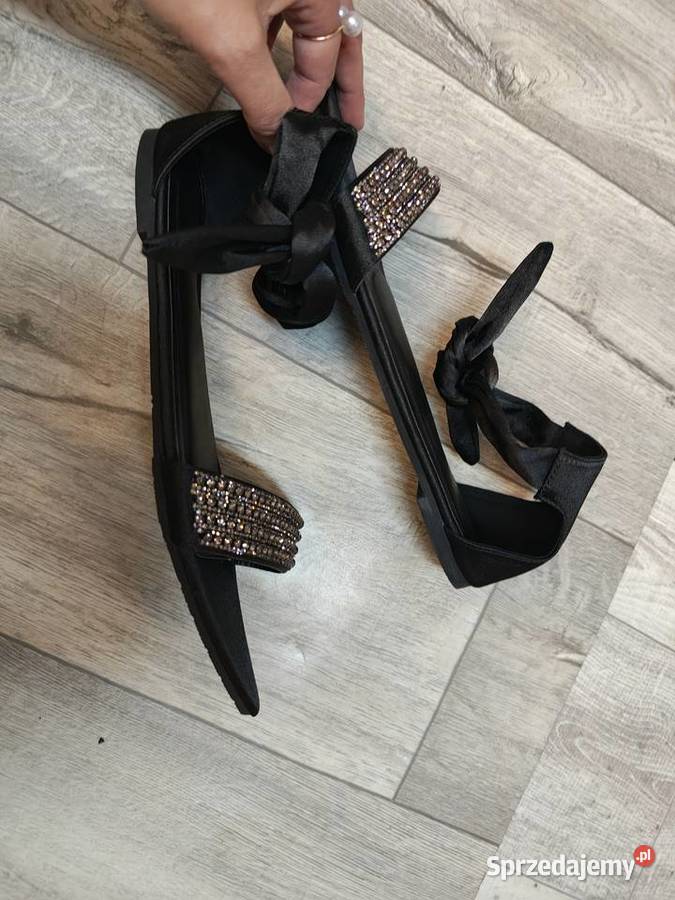 43 Czarne bogato zdobione sandałki wieczorowe 28cm
