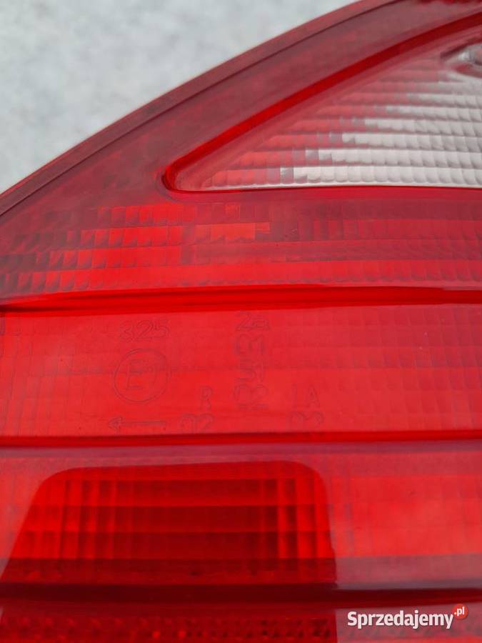 Lampa tylna lewa Mercedes E Klasa W210 kombi