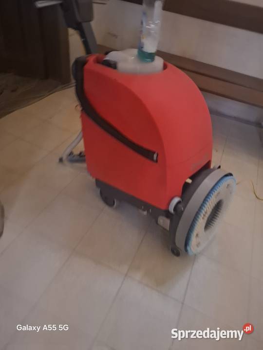 Maszyna do mycia podłóg NUMATIC