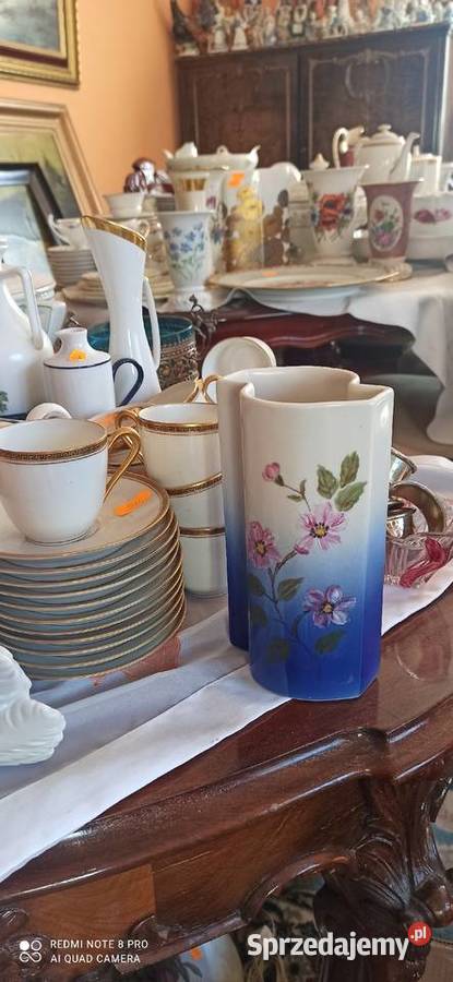 Wazon ręcznie zdobiony kwitami Data na spodzie Gdańsk