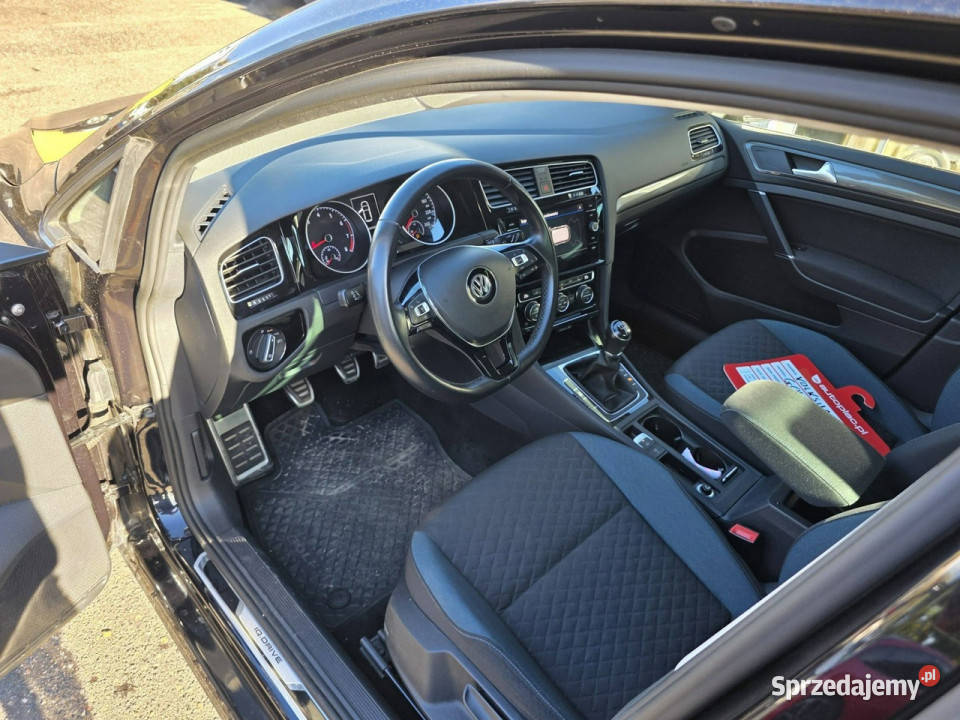 Volkswagen Golf 15 TSI 150 LED Alufelgi Klima bluetooth Golf