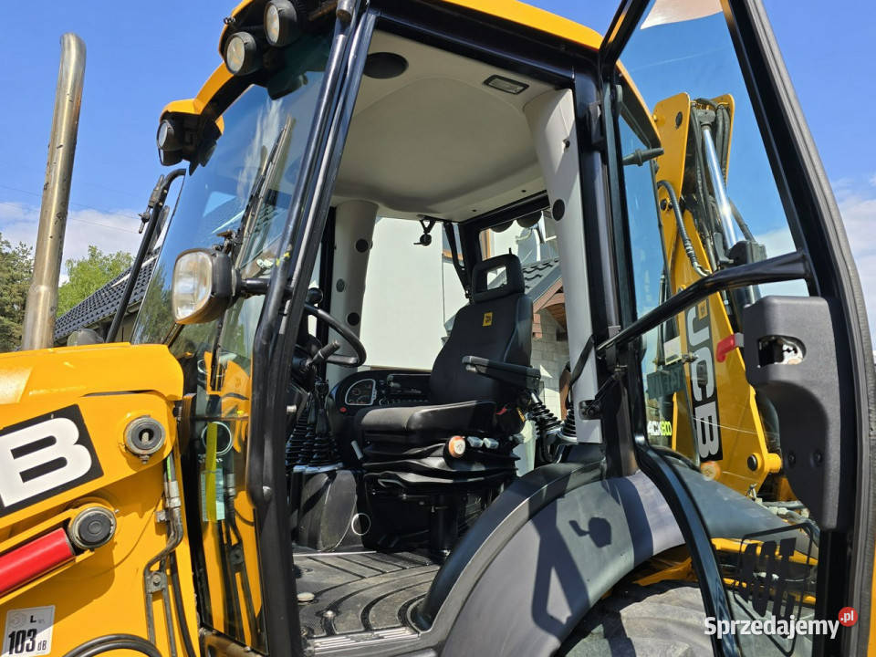 na równych kołach JCB 4CX Koparkoładowarka JCB Skępe