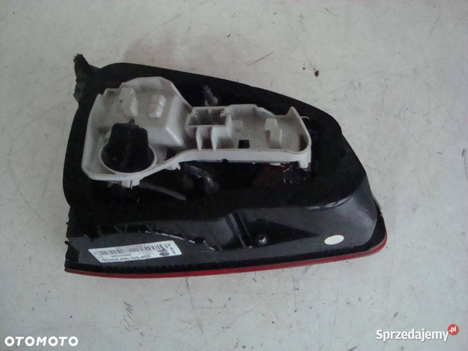 LAMPA PRAWY TYŁ W KLAPĘ VW GOLF VII 5G0945094AD świętokrzyskie Włoszczowa