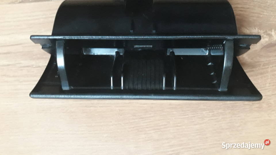 Opel Omega A przednia popielniczka wielkopolskie Bukownica