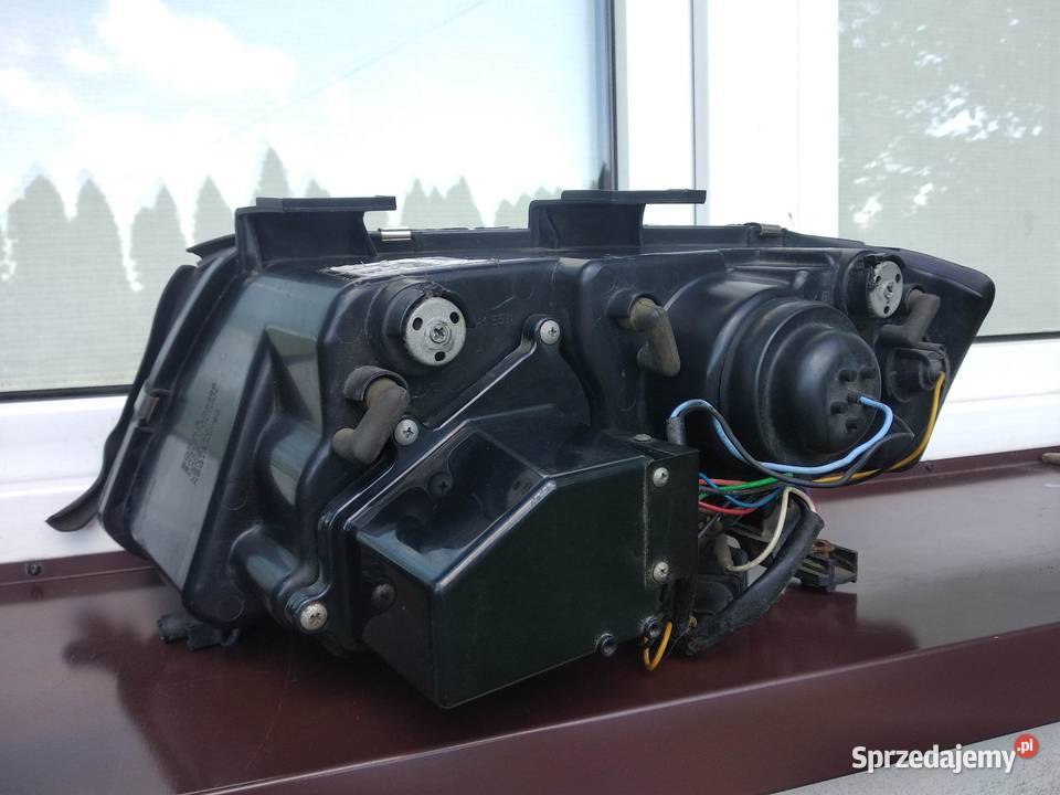 Audi A6 C5 LIFT lampy przednie reflektory prawa Lampy przednie