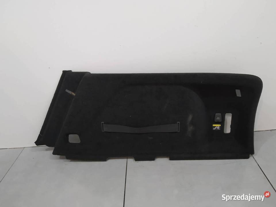 TAPICERKA BOCZEK PRAWY TYŁ BAGAŻNIKA Volvo V60