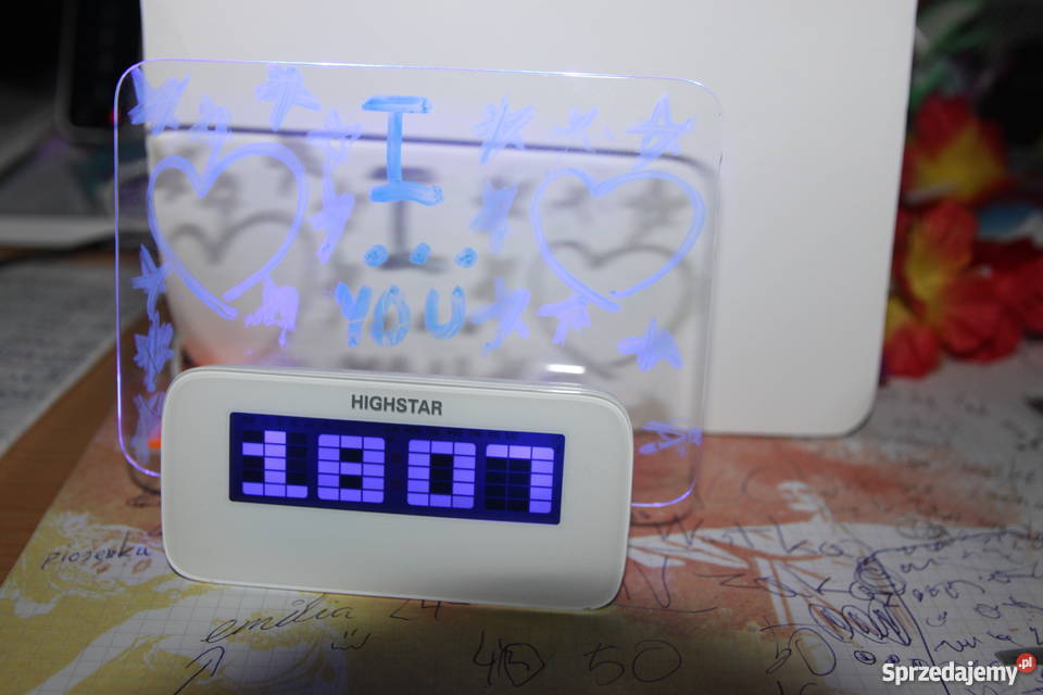 LED zegarek na szafkę podświetlany napis na wielkopolskie Luboń