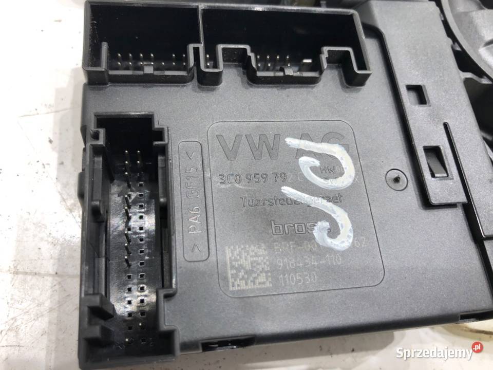 PODNOŚNIK SZYBY PRAWY PRZÓD VW PASSAT B7