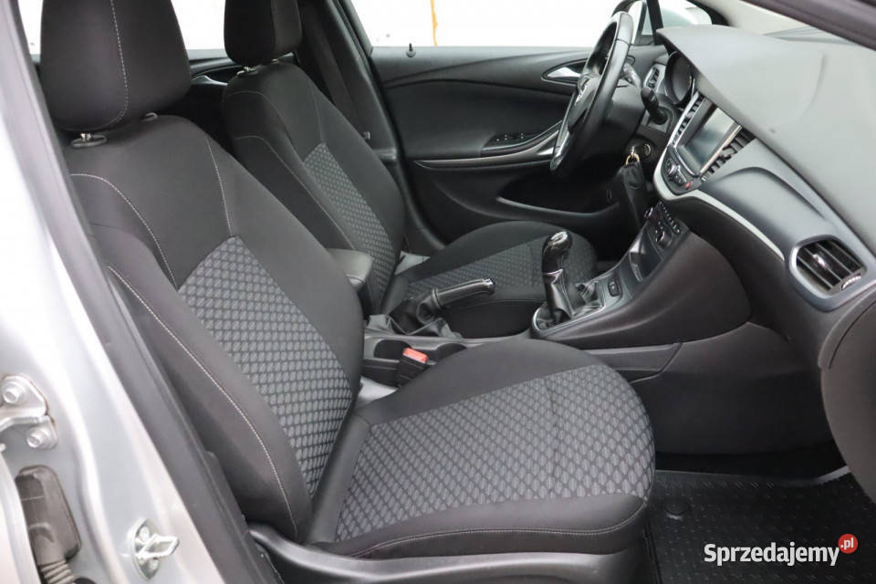 Opel Astra 14 T srebrny