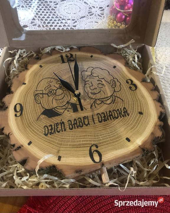 Zegar z drewna akacjiz okazji Dnia Babci i podkarpackie Strzyżów sprzedam