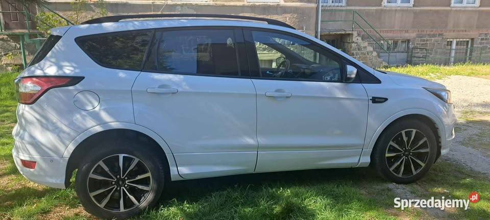 Kuga ST Line automatyczna Paczków