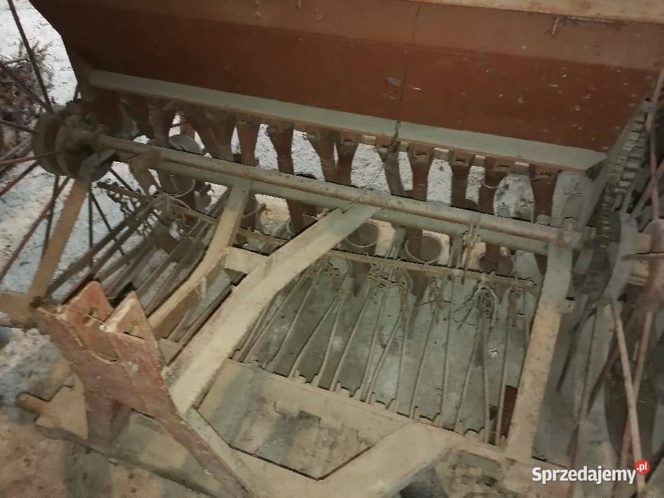 Siewnik przystosowany do ciągnika nieuszkodzony Jelnia