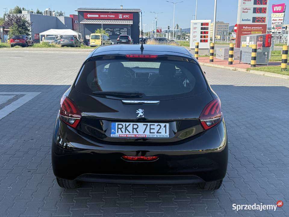 Peugeot 208 10 50 kW 2015 niski przebieg 35 000 208 Krosno