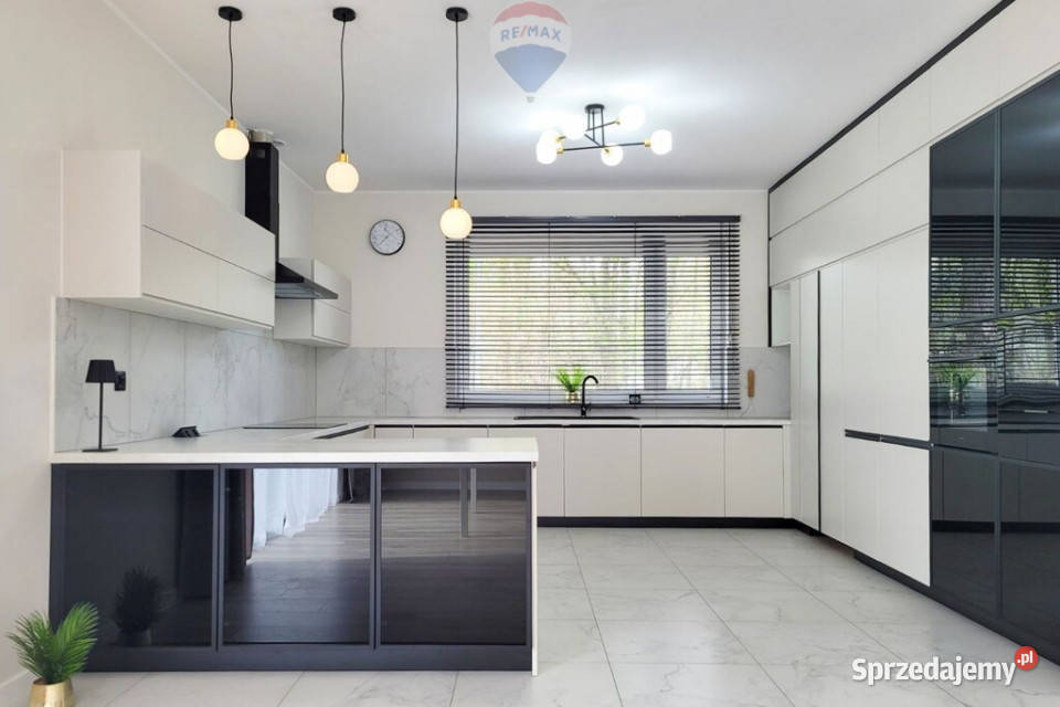 Nowoczesny wolnostojący dom 168m2 w Adamowiźnie Adamowizna