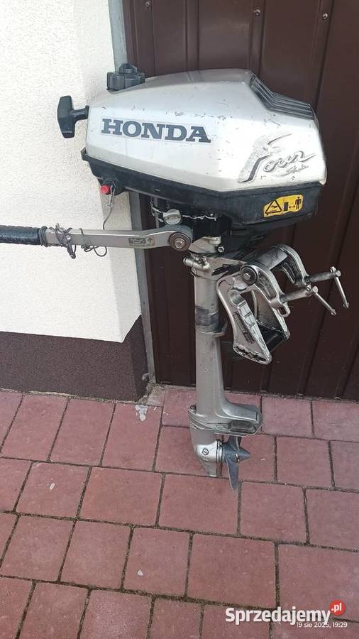 Silnik zaburtowy Honda 2 czterosuw z 1997 roku Łodzie i motorówki Kętrzyn