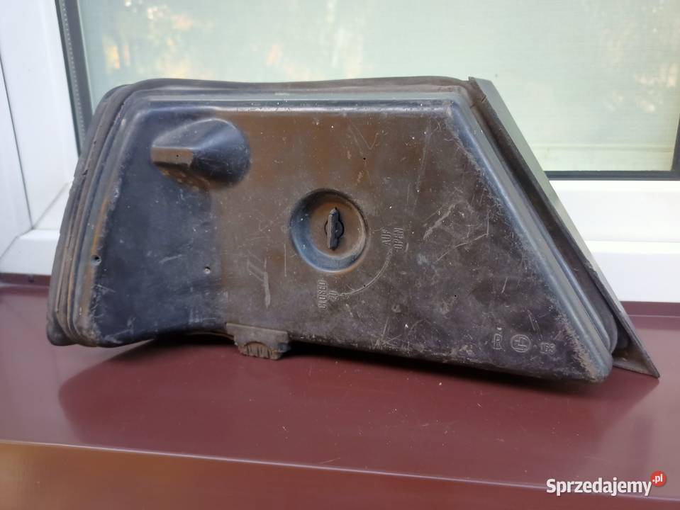 Mercedes W124 sedan lampa tył tylna prawa wkład