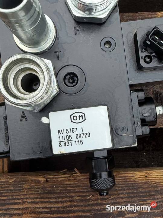 Rozdzielacz hydrauliczny trzysekcyjny OM AV 5767
