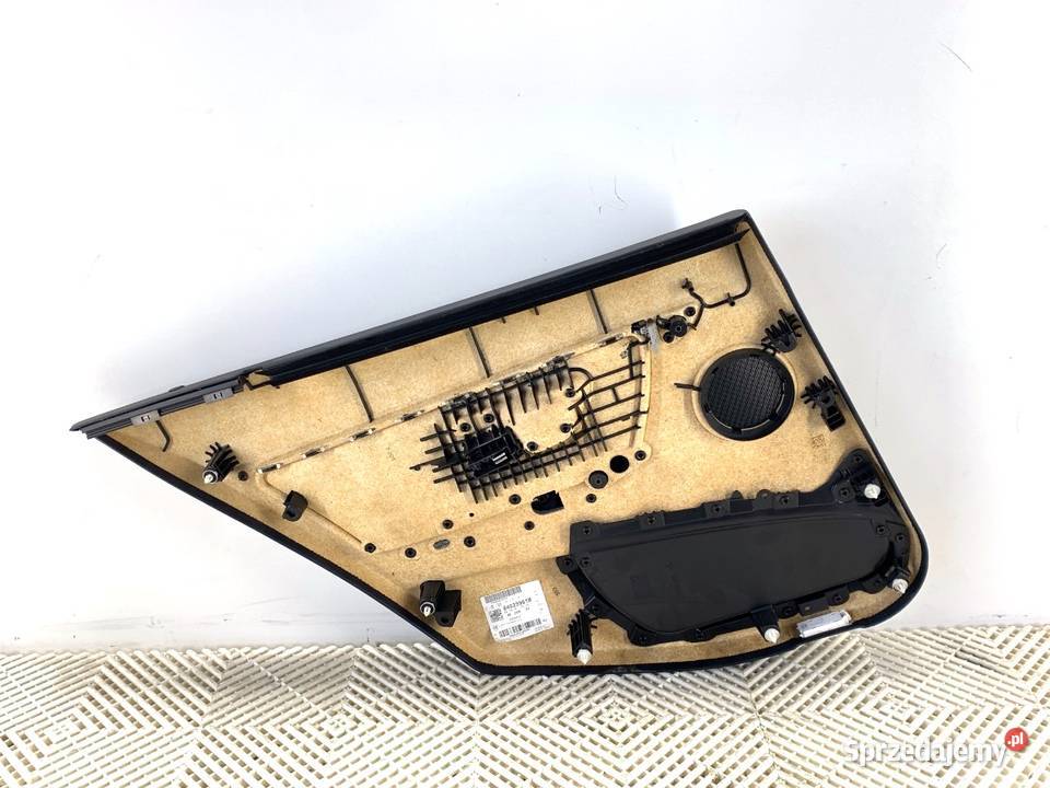 BOCZEK DRZWI PRAWY TYŁ BMW F30 Hatchback 1118