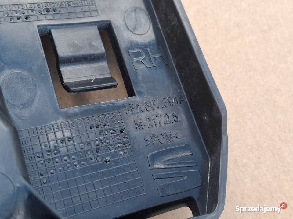 SEAT LEON IV 4 ŚLIZG ZDERZAKA PRAWY TYŁ Bieleń