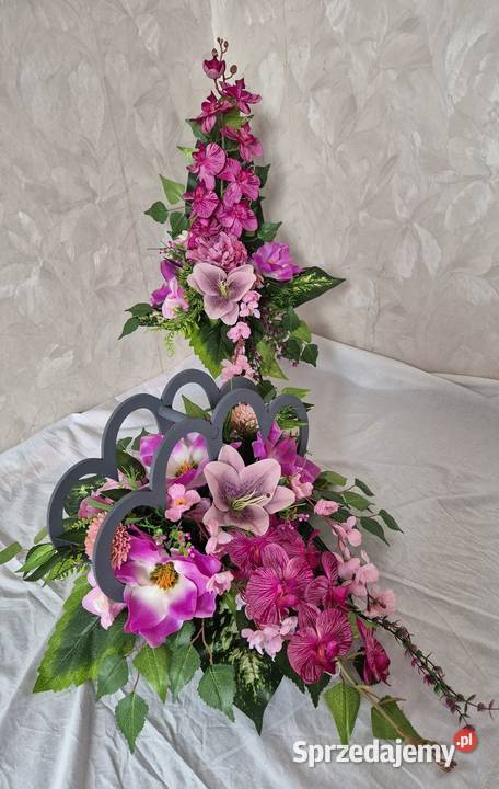 Dekoracja nagrobna stroik kompozycja na cmentarz