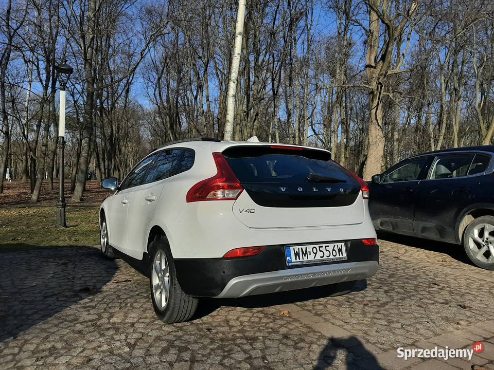 Volvo V40 Cross Country Rok produkcji 2016 Dębe Wielkie