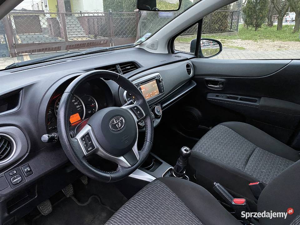 Yaris 2014 Navi Kamera Klima Bluetooth Zadbany Yaris sprzedam