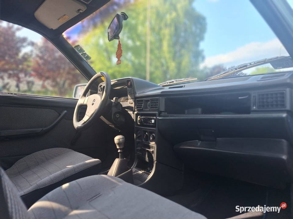 Pontiac LeMans 1990 Łódź