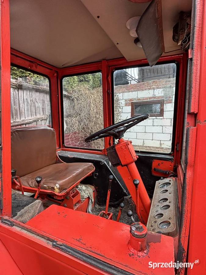 Ciągnik Władimirec T25 a z zestawem maszyn