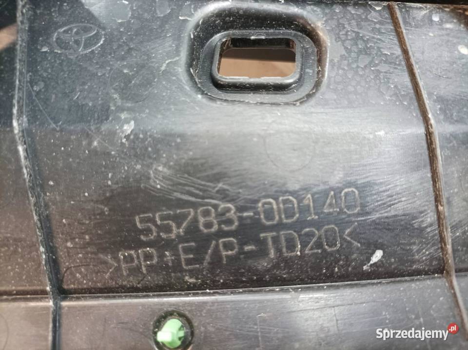PODSZYBIE PLASTIKOWE GÓRNE 557830D140 Toyota Rok produkcji 2013