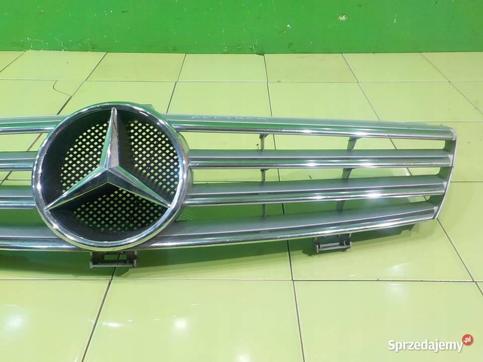 MERCEDES CLS W219 30 CDI 07r atrapa grill