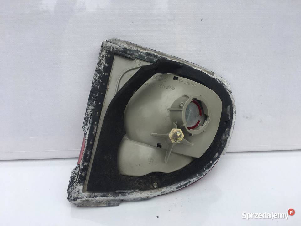 FORD ESCORT PRAWA LAMPA W KLAPĘ Ostroróg