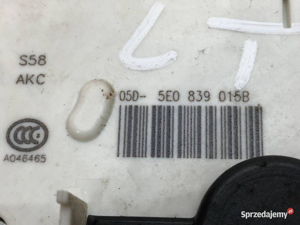 ZAMEK DRZWI LEWY TYŁ SKODA OCTAVIA III Hatchback