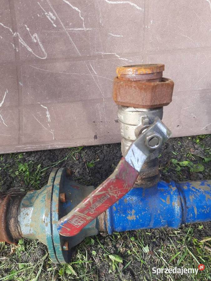 Piec centralnego ogrzewania przyłącza zawory