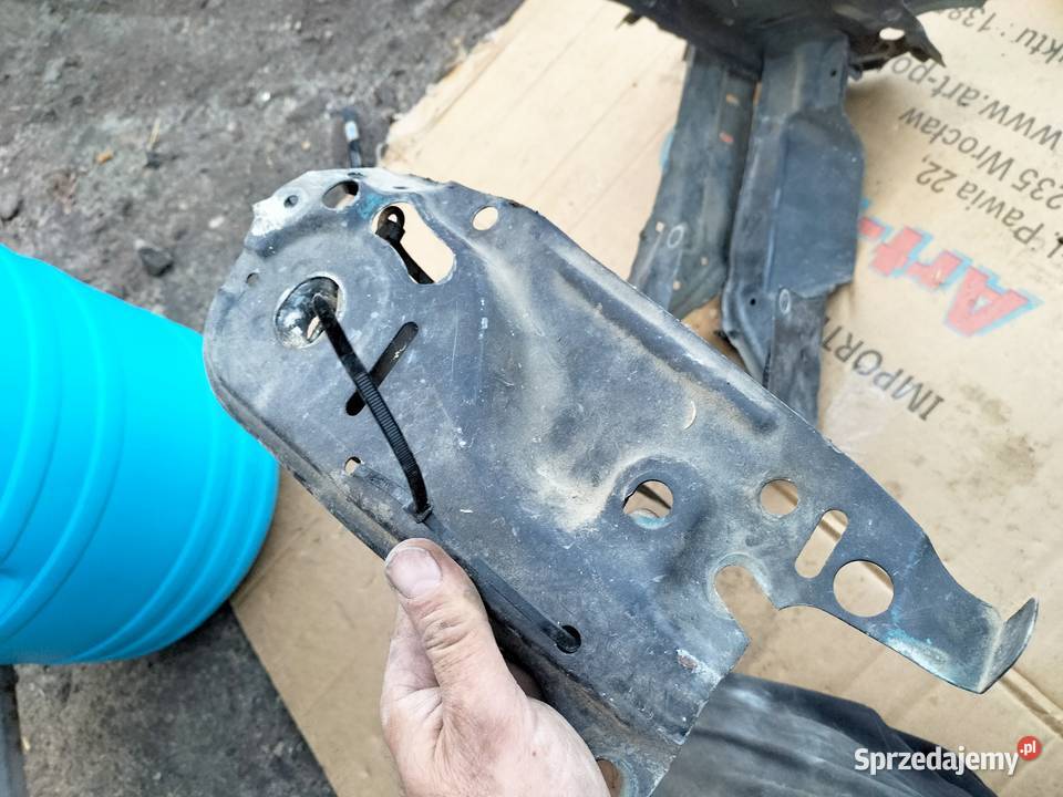 AUDI 80 B4 80B4 PRZEDNI PAS Karoseria