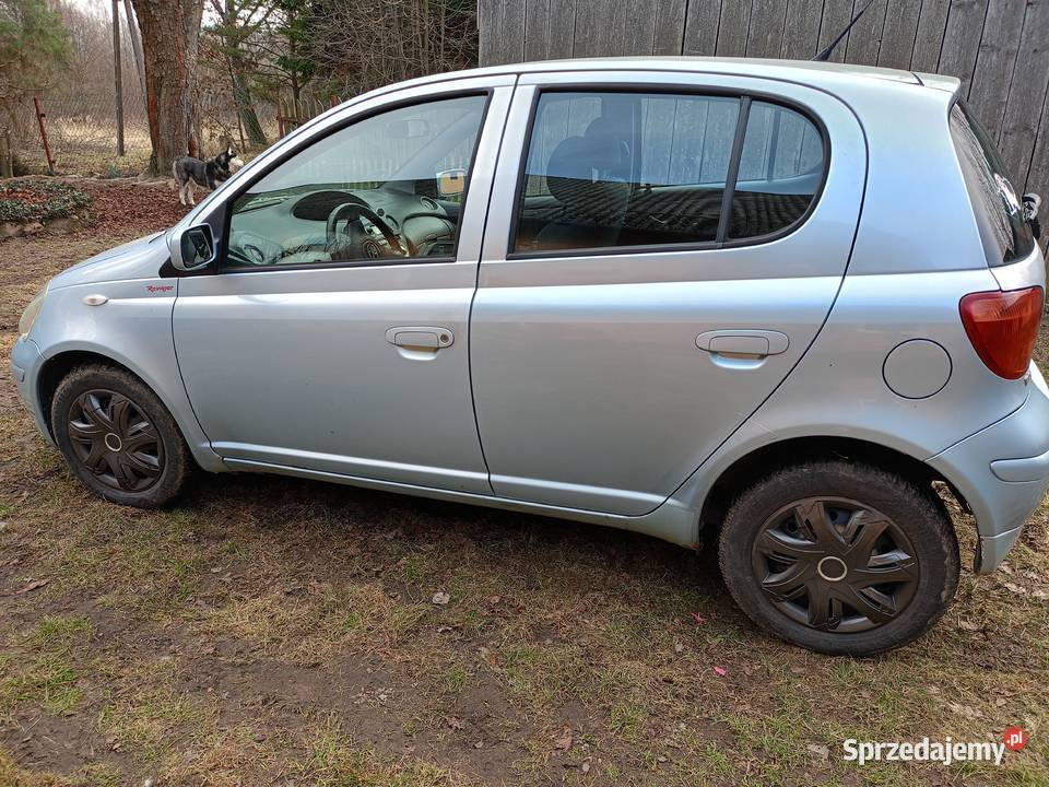 Toyota Yaris 13 VVTi Rok produkcji 2003 świętokrzyskie Ciekoty