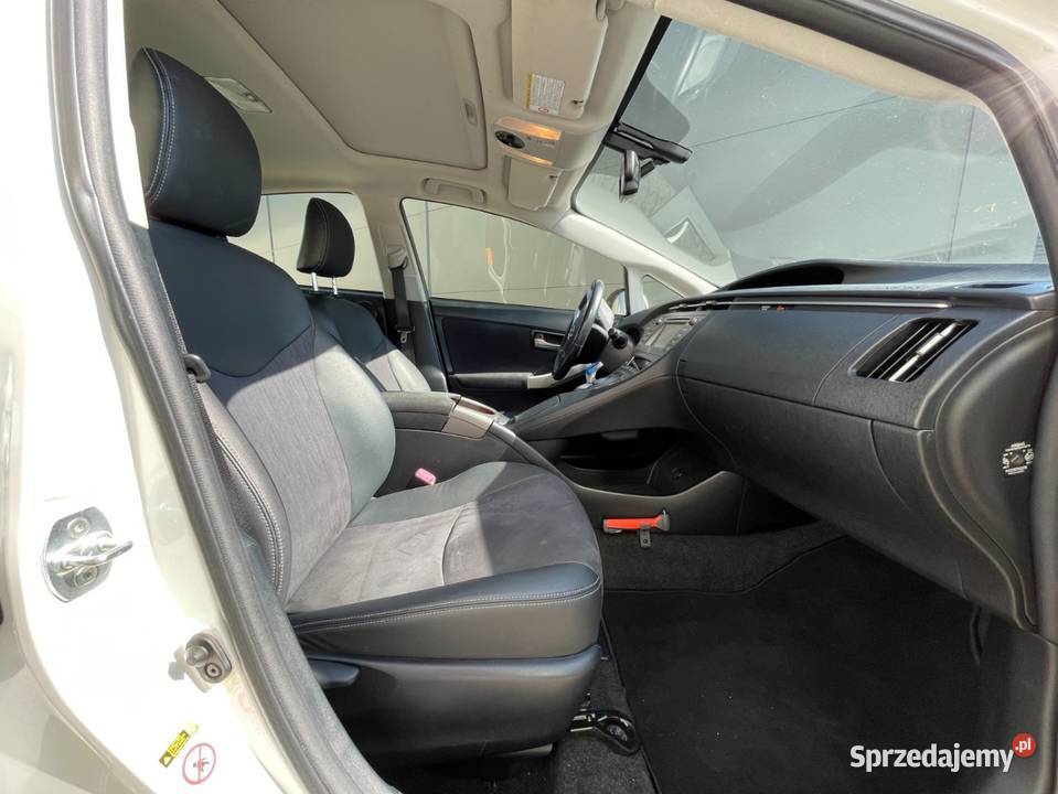 Toyota Prius 2012 18 benzyna hybryda biały Trzebiatów